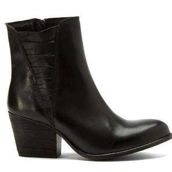 NIB Hardy Luxurious Black Leather Ankle Boot w/Block Heel - Picture 5 of 7